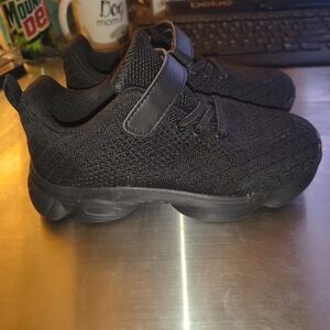 Hetios Kids Sneakers Size 32 (US 1 Little Kids) NWOT